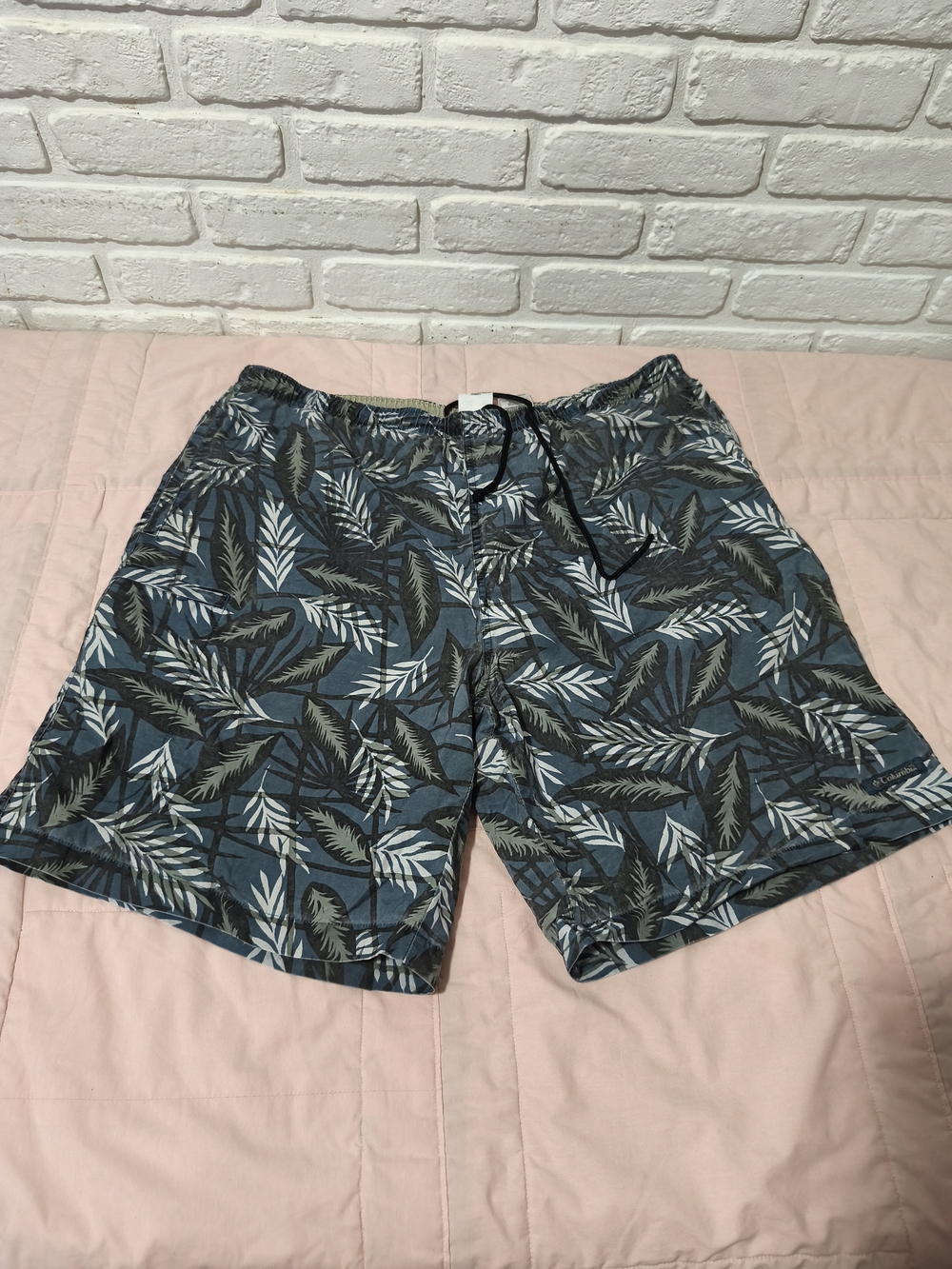 Columbia Men's Shorts - Light Gray Lining with Black Drawcord C1(6)